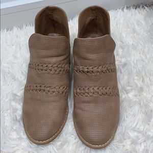 Universal Thread Ankle Booties